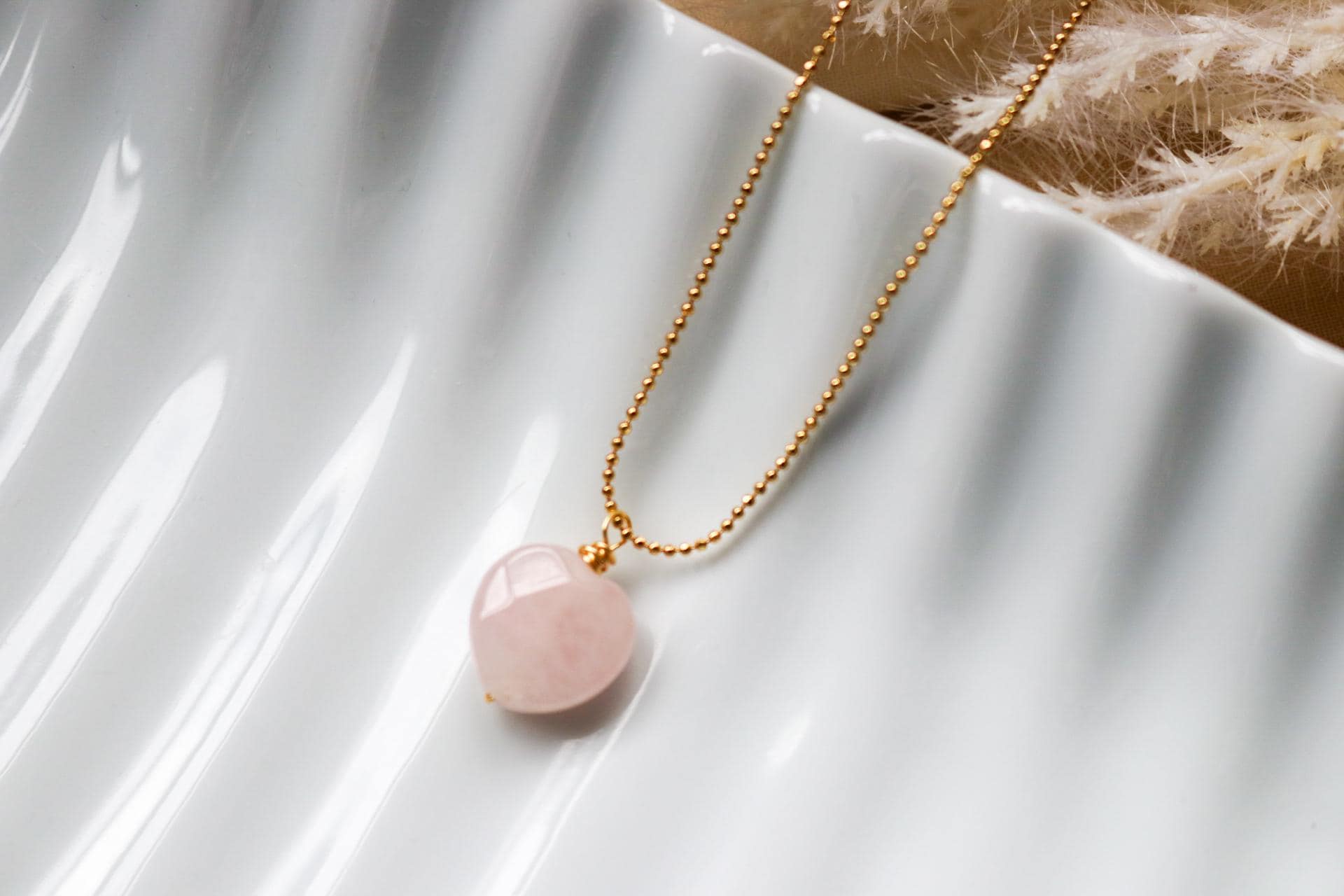 Dainty Heart Rose quartz necklace, Thin chain necklaces, Dainty Minimaliste necklace, Genuine rose quartz, Valentins gift, Gifts for-her