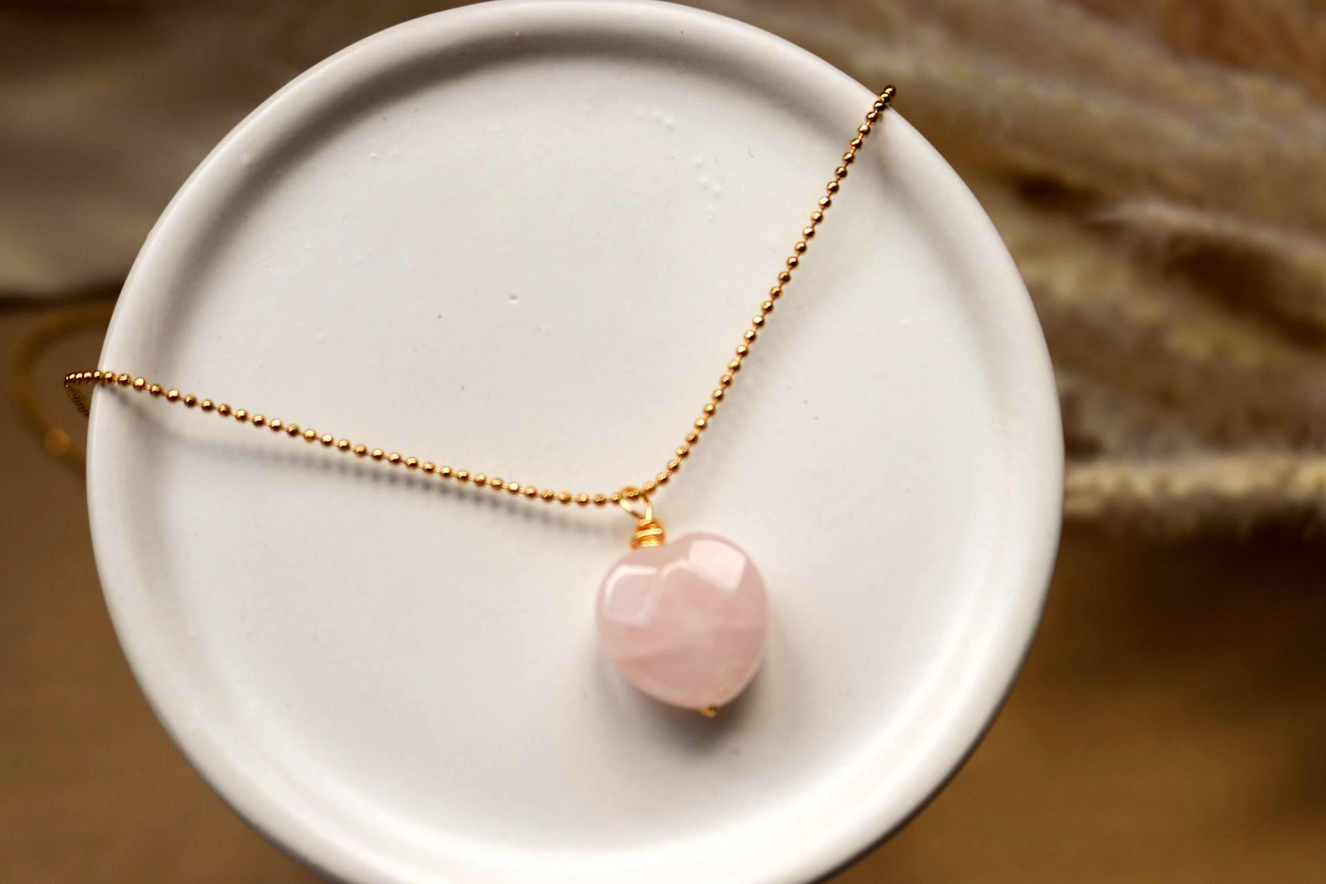 Dainty Heart Rose quartz necklace, Thin chain necklaces, Dainty Minimaliste necklace, Genuine rose quartz, Valentins gift, Gifts for-her