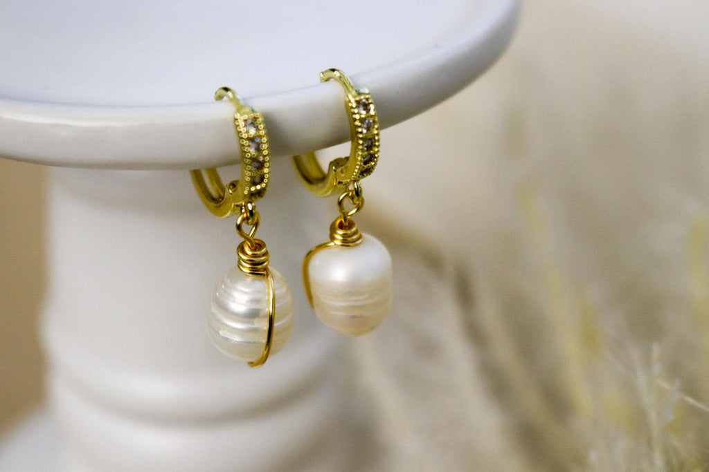 Dainty Freshwater Pearl Earring Hoops, Dainty Hoop Earring, Minimalistic Earrings Hoop, Bridal Wedding-earrings Wedding,  Huggie Earrings