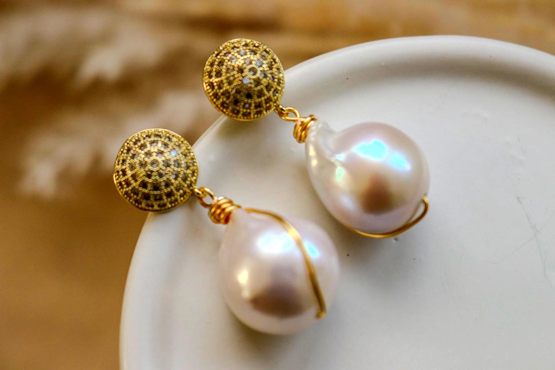 Baroque Pearl Earrings, Dainty Pearl drop earrings, Natural Freshwater Pearl Earring, Dainty gold earrings, Earring Minimalistic Bridal gift