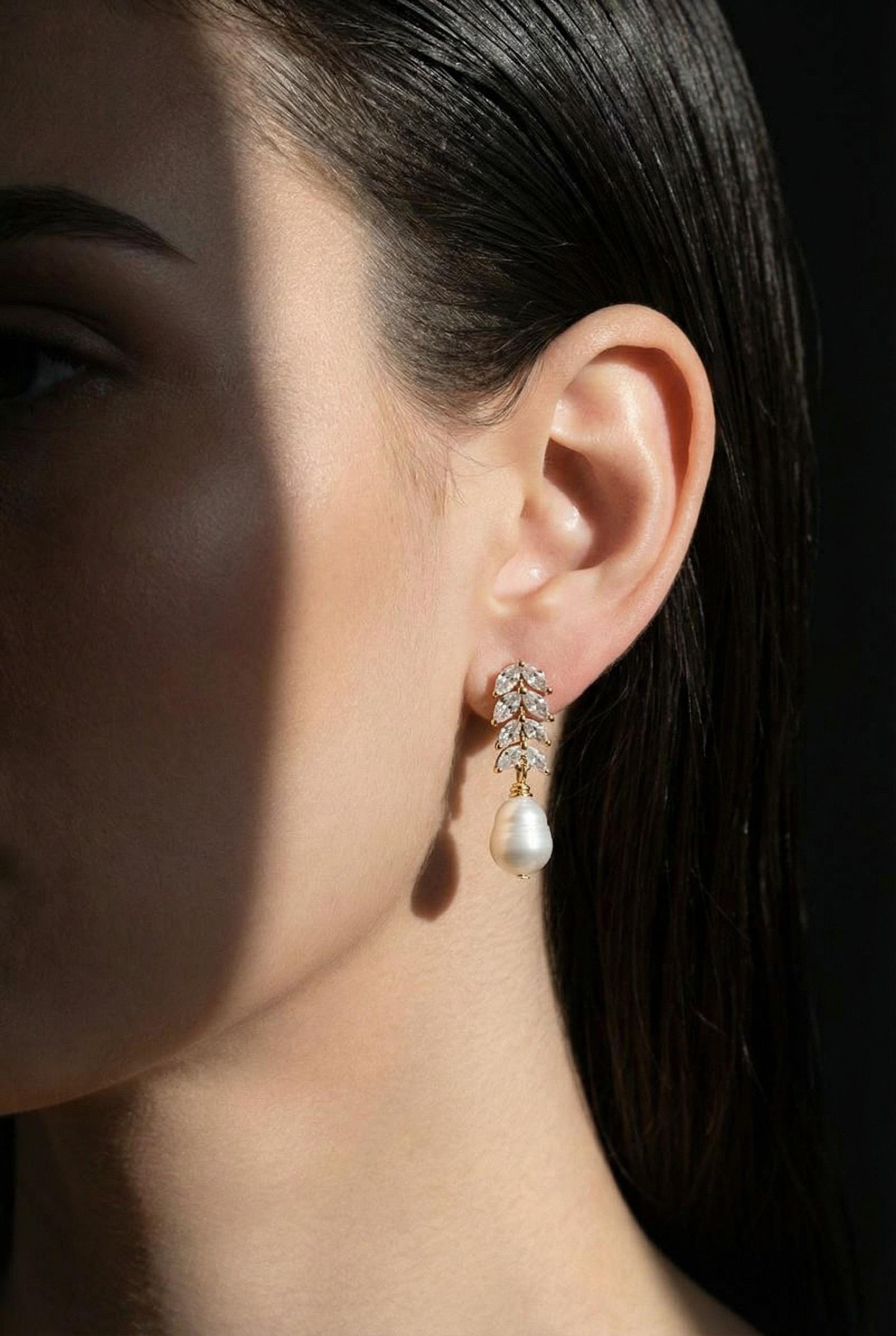 Dainty Pearl drop earrings, Natural Freshwater Pearl Earring, Dainty gold earrings, Earring Minimalistic, Bridal Earring, Maid honor gift