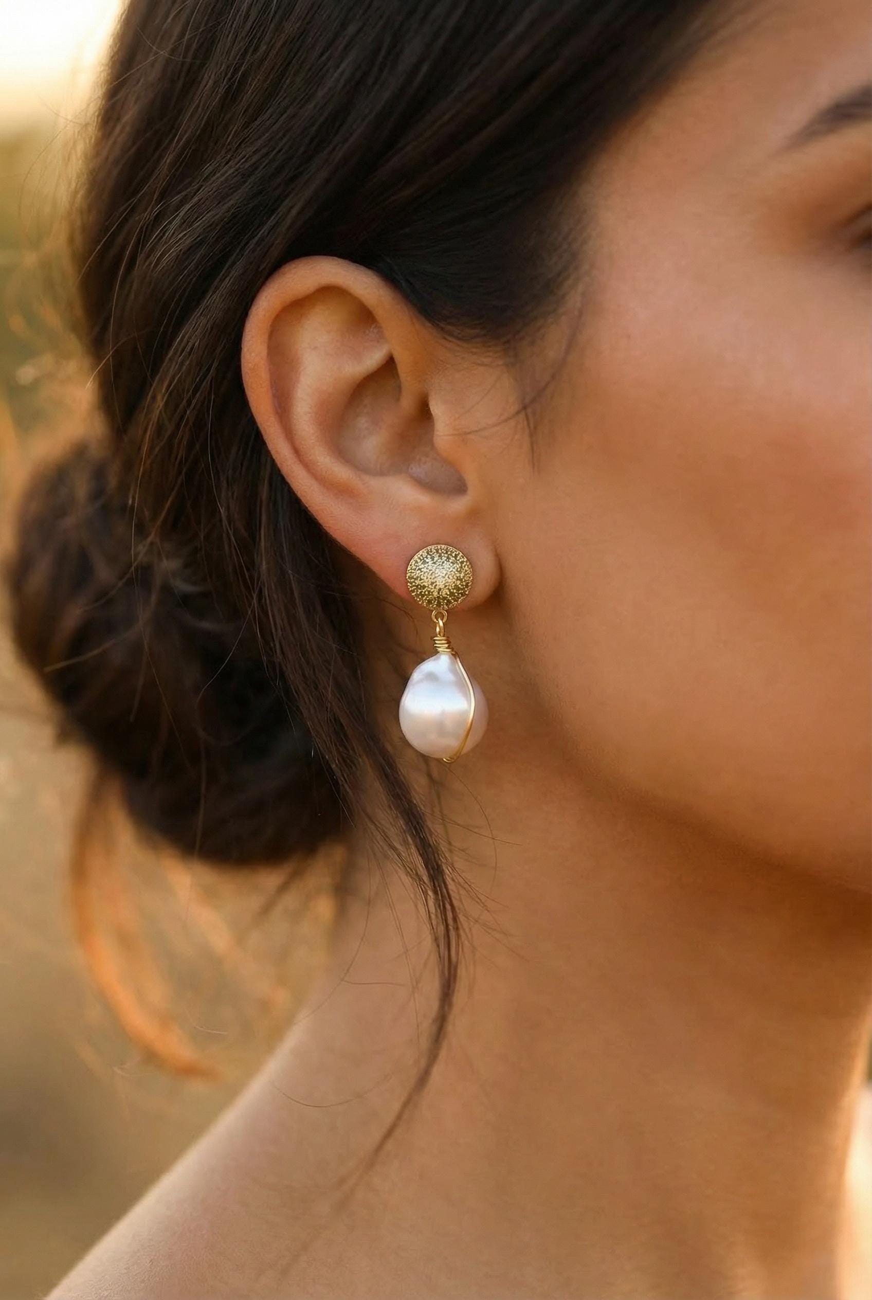 Baroque Pearl Earrings, Dainty Pearl drop earrings, Natural Freshwater Pearl Earring, Dainty gold earrings, Earring Minimalistic Bridal gift
