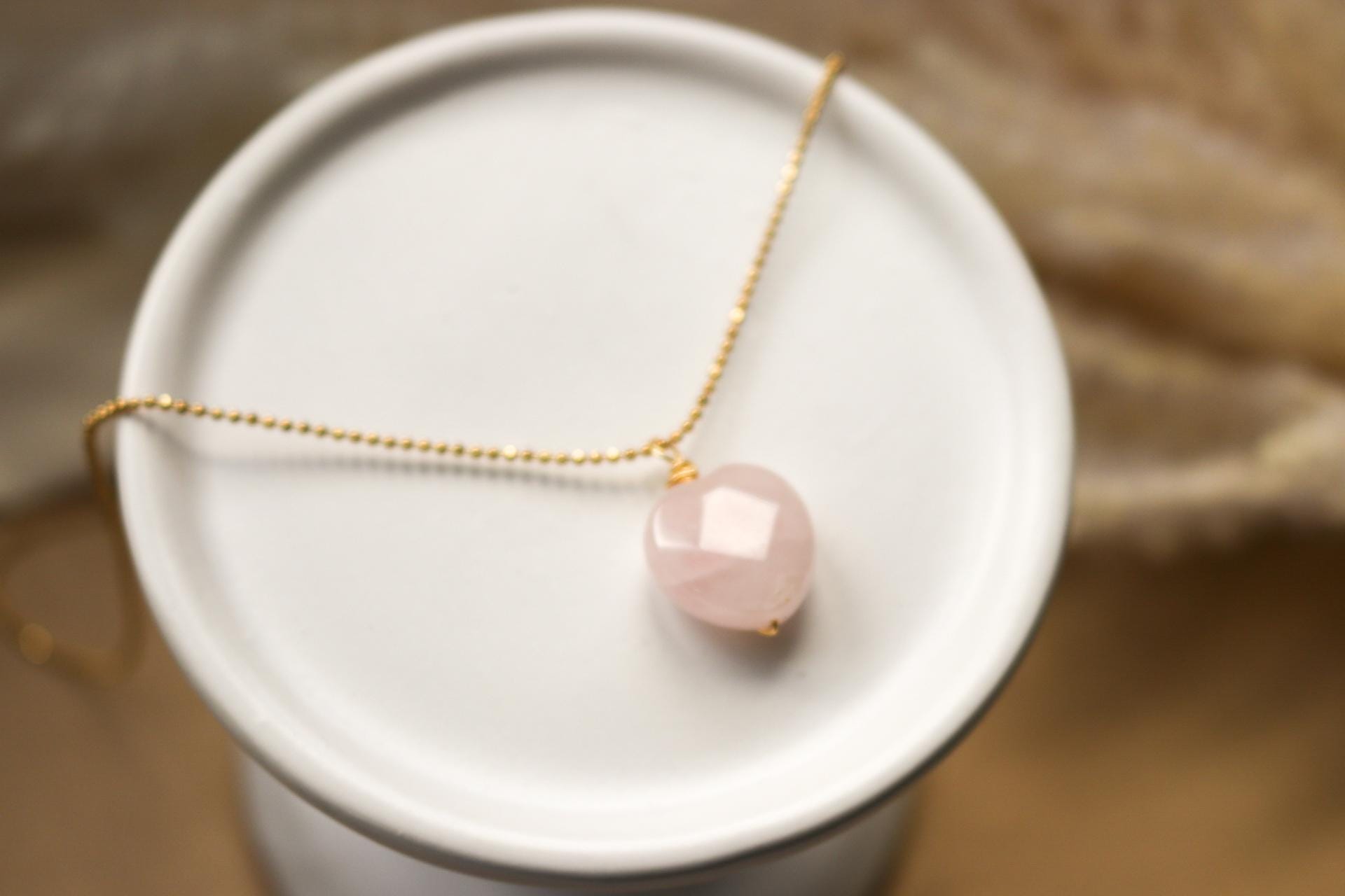 Dainty Heart Rose quartz necklace, Thin chain necklaces, Dainty Minimaliste necklace, Genuine rose quartz, Valentins gift, Gifts for-her