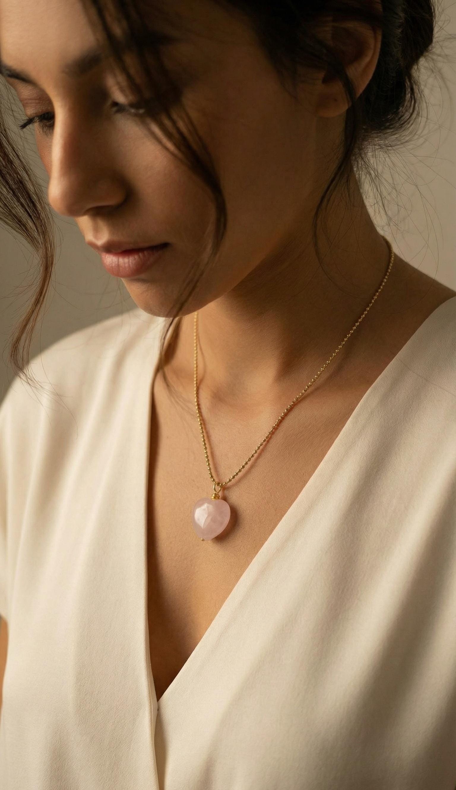 Dainty Heart Rose quartz necklace, Thin chain necklaces, Dainty Minimaliste necklace, Genuine rose quartz, Valentins gift, Gifts for-her