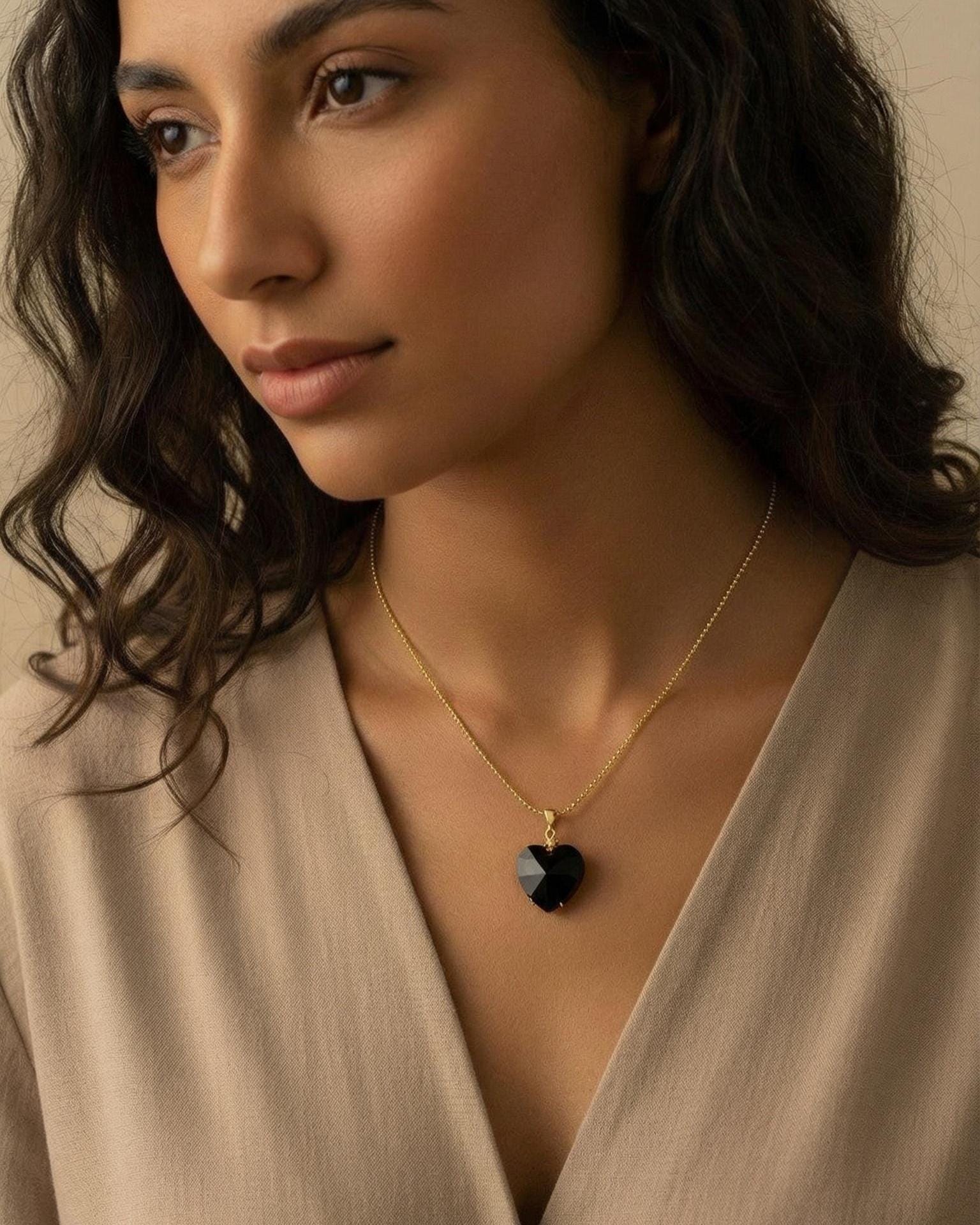 Black heart necklace, Thin Necklace, Thin Chain Necklaces, Dainty necklace, Small heart necklace, Layering Necklace, Minimaliste Necklace